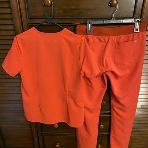 Clay medium catrina top and medium Livingston